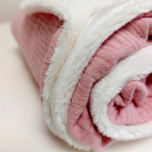 Kocyk polarowy dla niemowląt dwustronny- muślin brudny róż/polar krem
